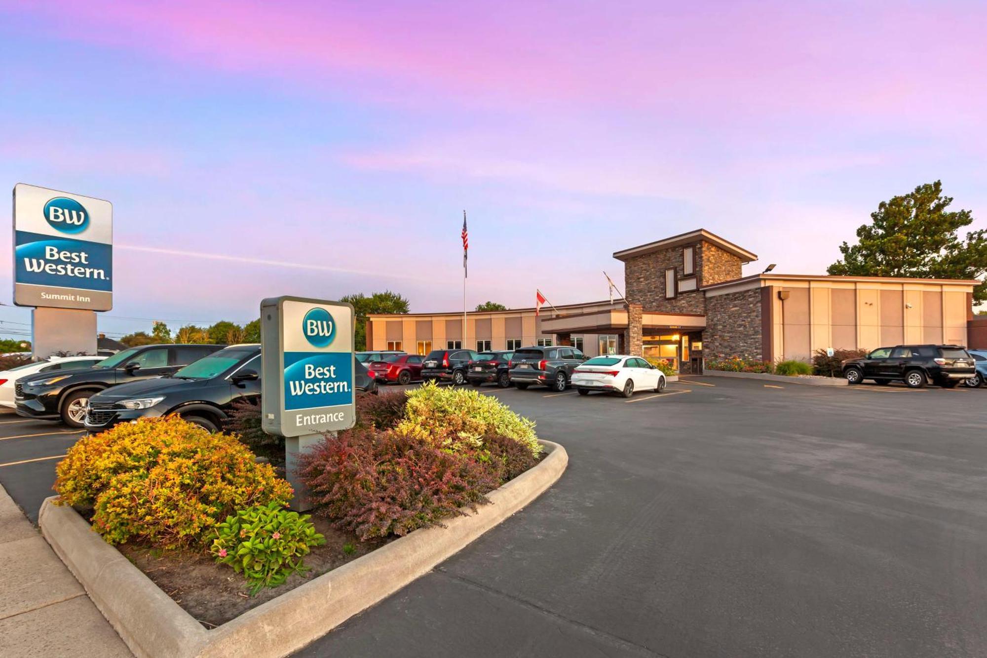 Western Summit Hotel
