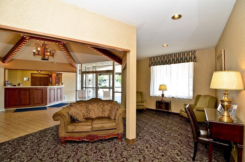 Western Summit Hotel 3*